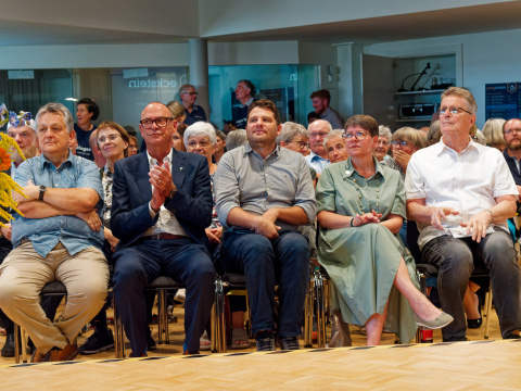 vlnr: Stefan Doppmann (Kirchenschreiber der röm.-kath. Kirchgemeinde Baar), Baarer Gemeindepräsident Walter Lipp,  Ramazan Özgu (Hizmet-Bewegung), Monika Ulrich (Präsidentin des Kirchenrats der Reformierten Kirche im Kanton Zug).